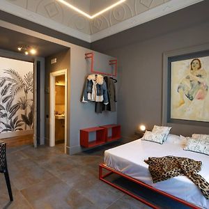 Camera grande con letto king size